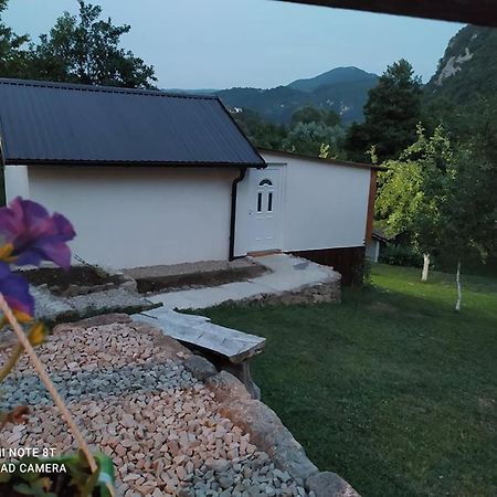 Lenilenii Bungalows Jajce Exterior photo